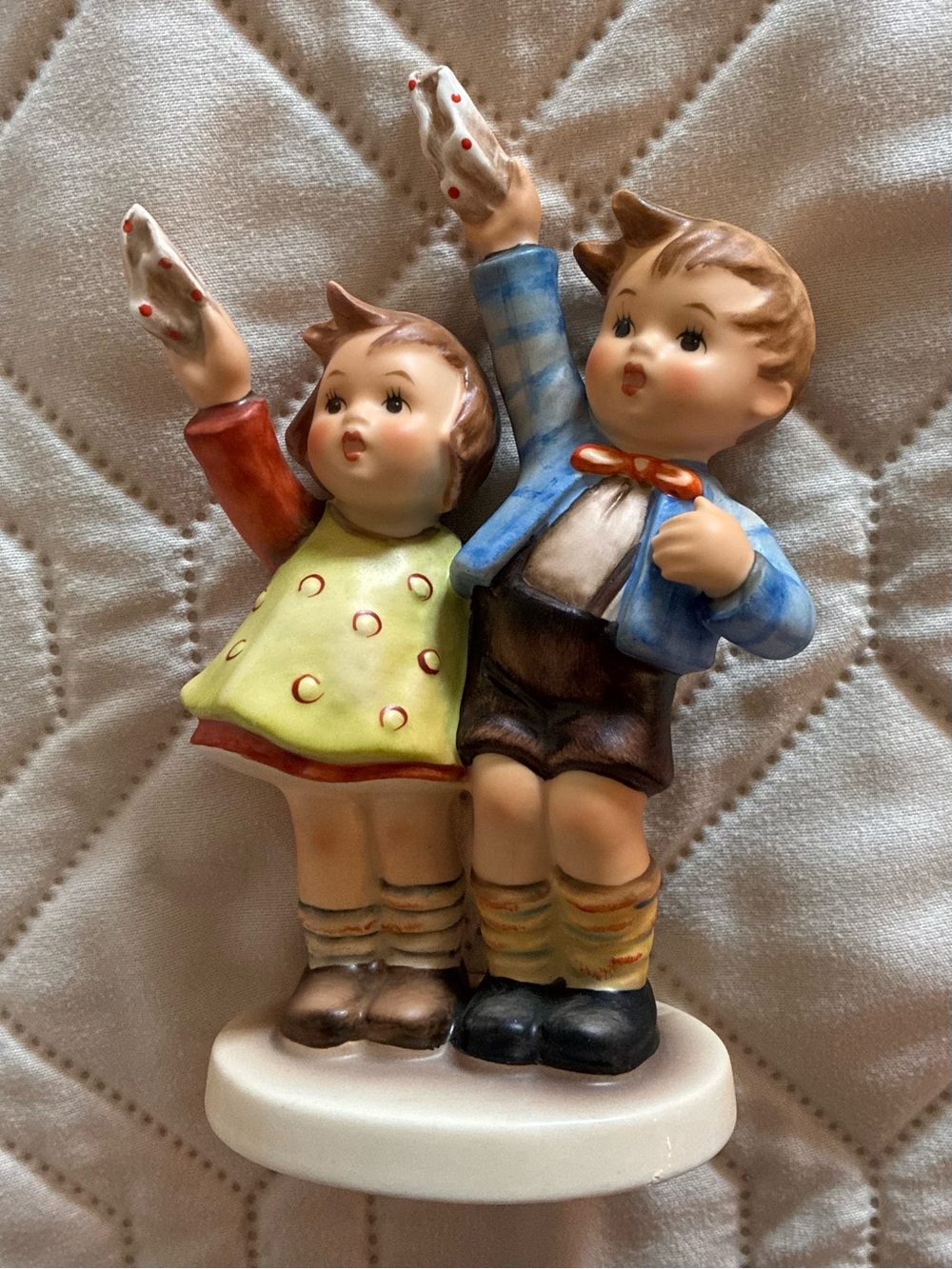 Vintage Goebel Hummel "Goodbye" Figurine 153/0 1985 - AS-IS / Damaged Base.